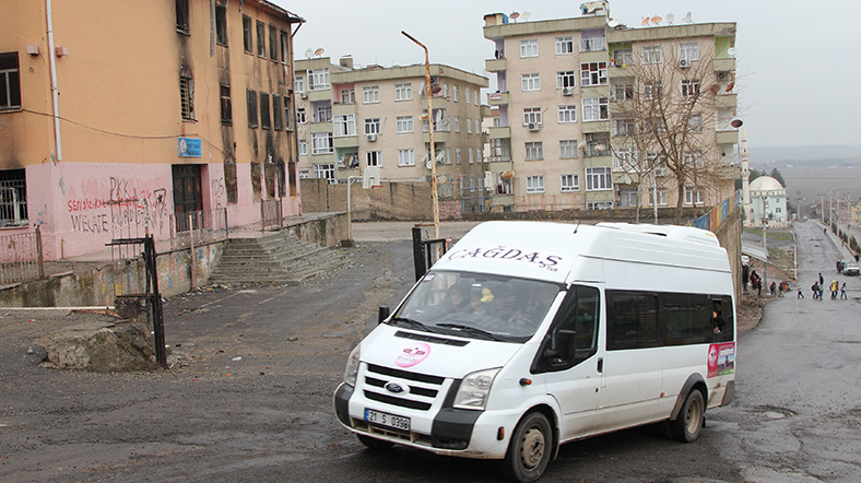 Diyarbakırda_yakılan_okul_açılmadı 